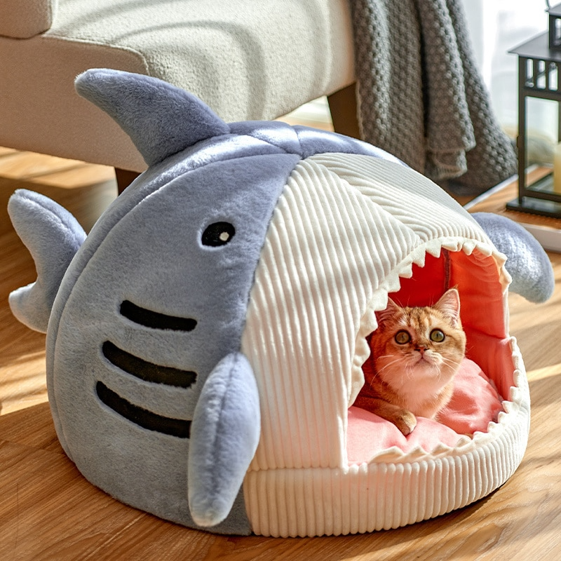 Enclosed Warm Shark Pet Bed